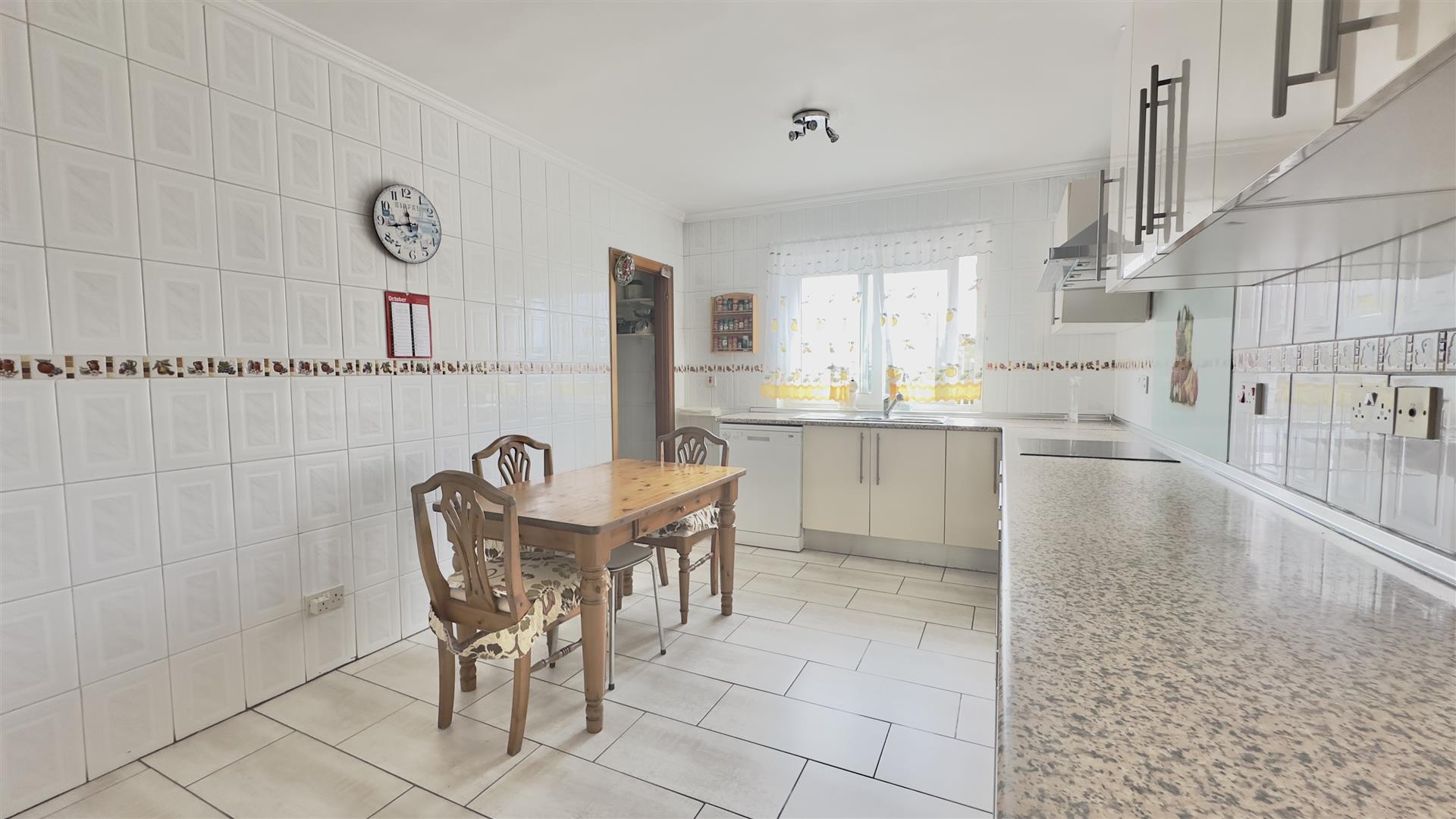 Image of House - detached - 4 Bedrooms - 2 Bathrooms for Sale in South District-Gibraltar, Image 3